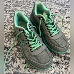 GDefy Corrective Fit Gray Sneakers